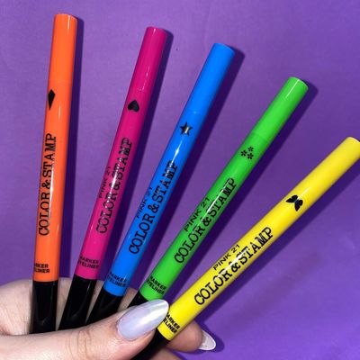 DELINEADOR DE OJOS NEGRO EN FIBRA CON SELLO DE COLOR &quot;COLOR &amp; STAMP&quot; PINK21