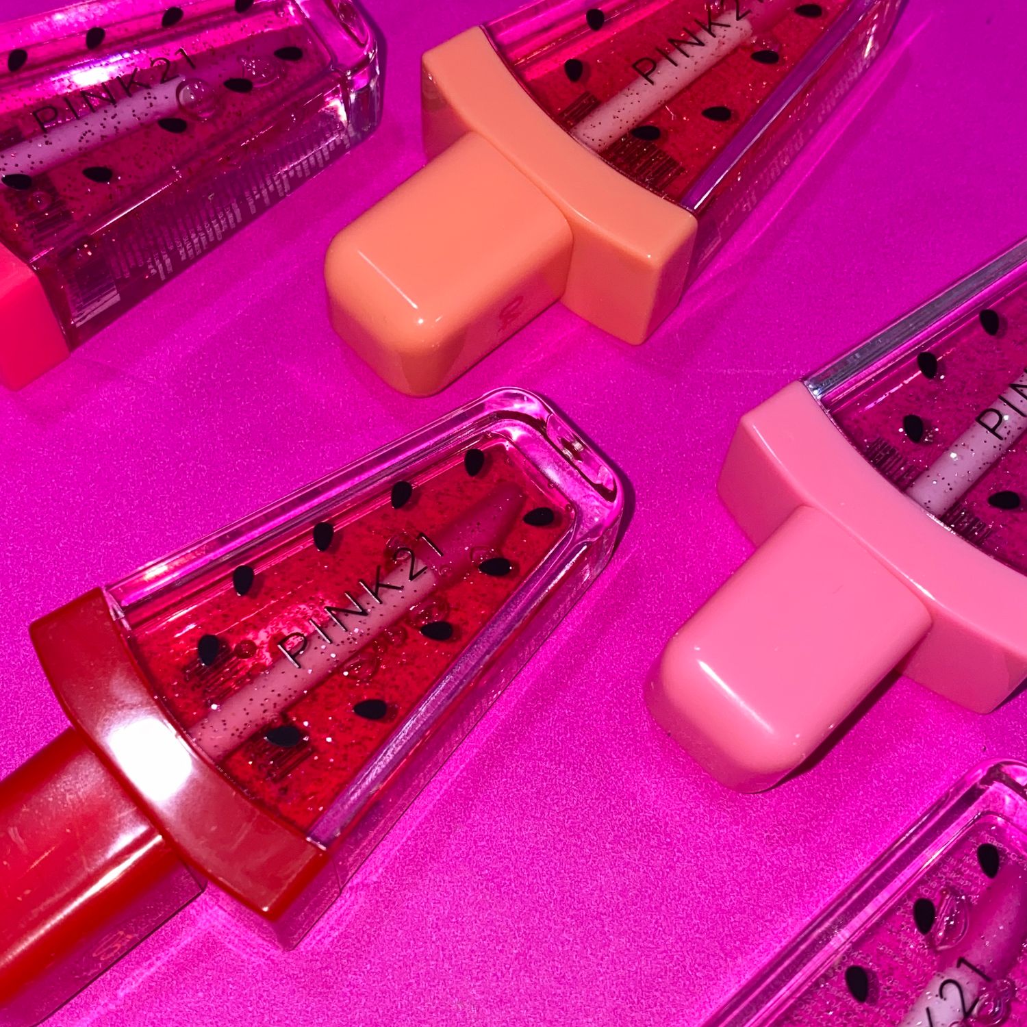 BRILLO LABIAL MAGICO  SANDIA CON GLITTER &quot;MAGIC LIPGLOSS&quot; PINK21
