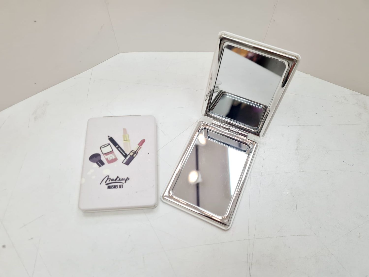 Espejo Compacto de Doble Cara - Diseño Portátil
