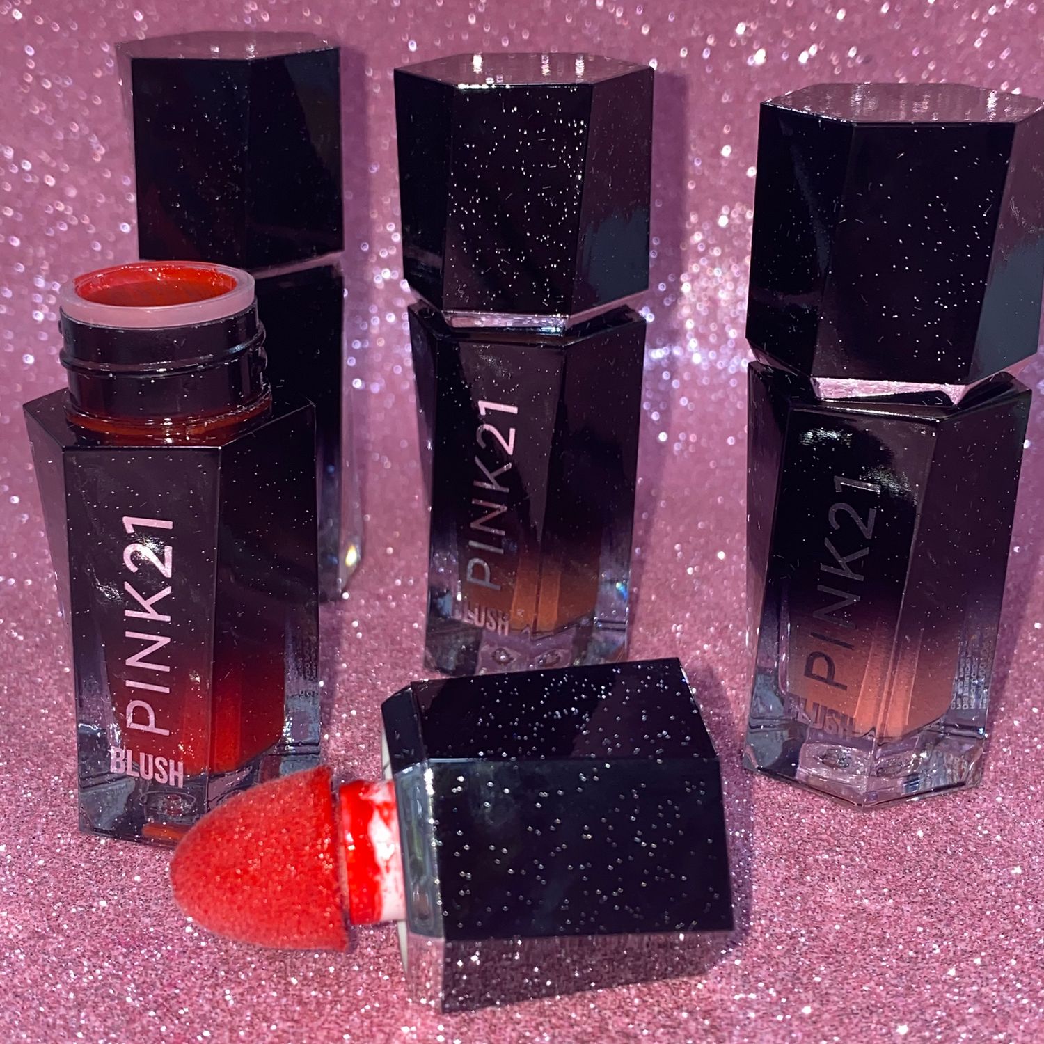 RUBOR LIQUIDO CON APLICADOR BLACK IS THE NEW BLUSH - PINK21