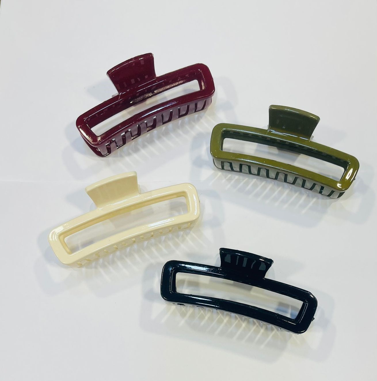 BROCHE RECTANGULAR ACRÍLICO – COLORES CLÁSICOS SURTIDOS