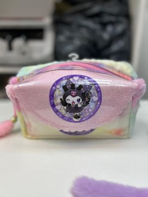 COSTUCHERA / PORTA COSMETICO KUROMI CON PELUDITO