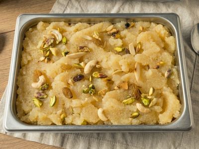 Sooji Halwa - pan Sooji Halwa - pan