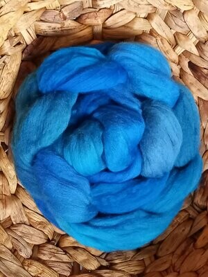 Filzfee - Handgefärbte Merinowolle im Farbverlauf -blau