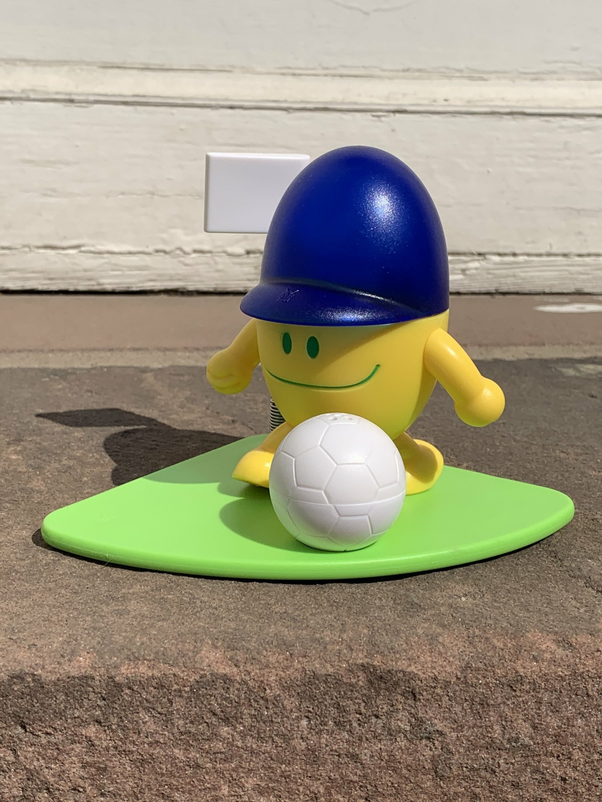 WMF Eierbecher für Kinder McEgg Fußball mit Salzstreuer