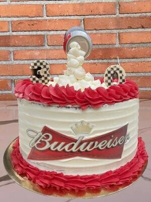 Pastel Budweiser con lata desde 12 raciones