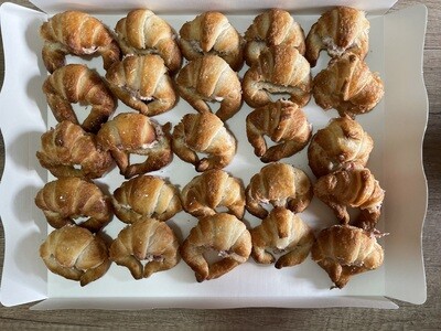 Bandeja gourmet 24 mini croissant con pate de jamón iberico
