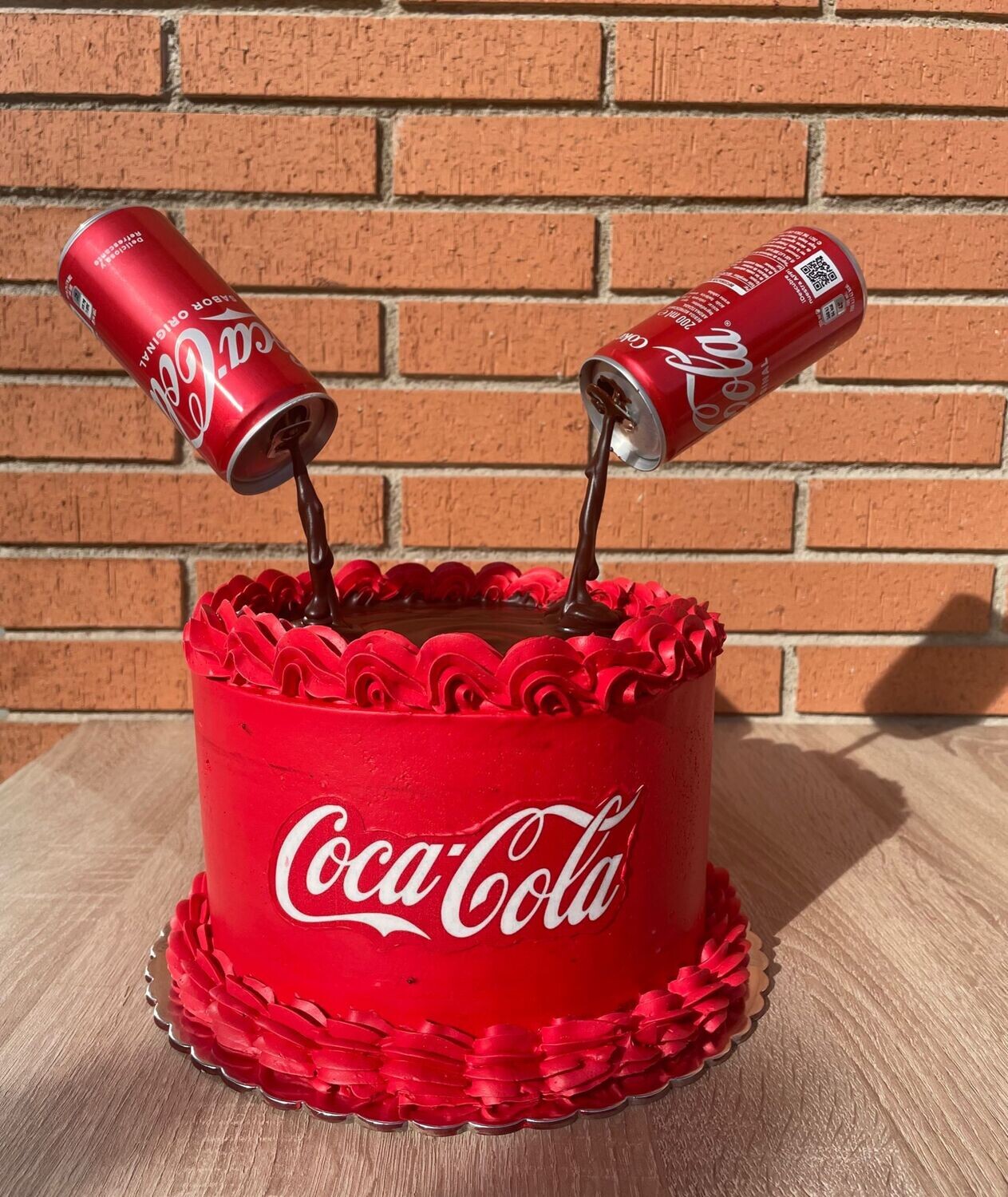 Pastel Coca cola con latas desde 12 raciones