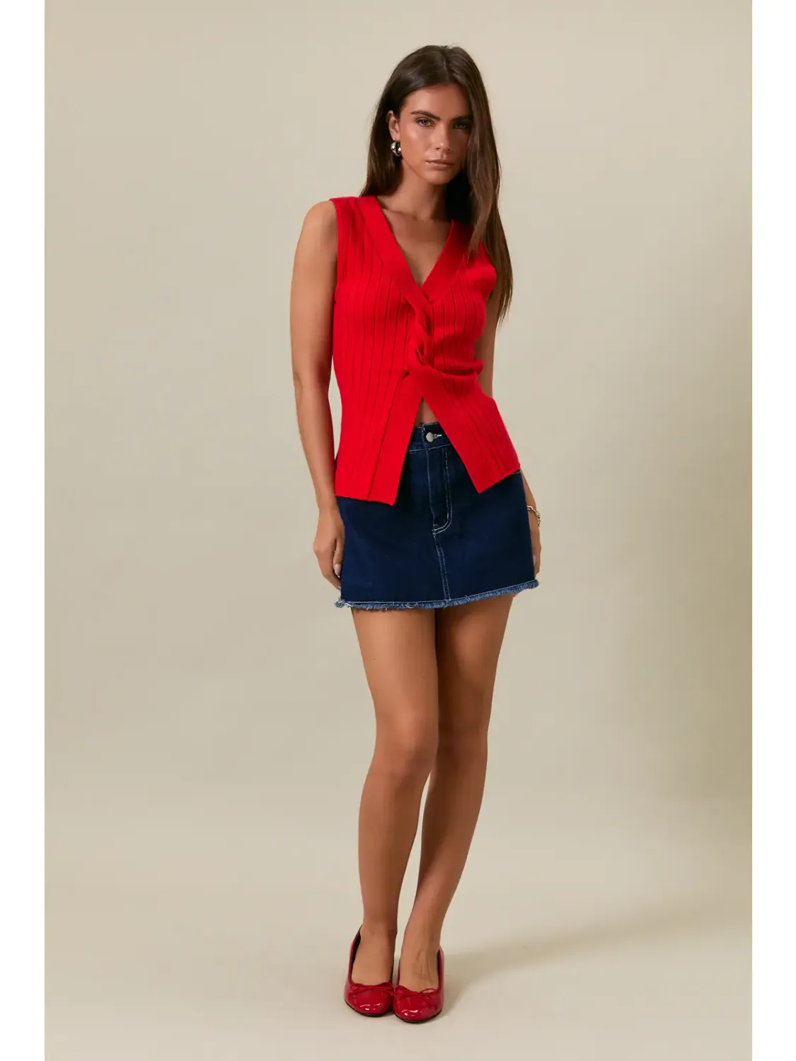 Red Twisted Front V-neck Sleeveless Sweater Top