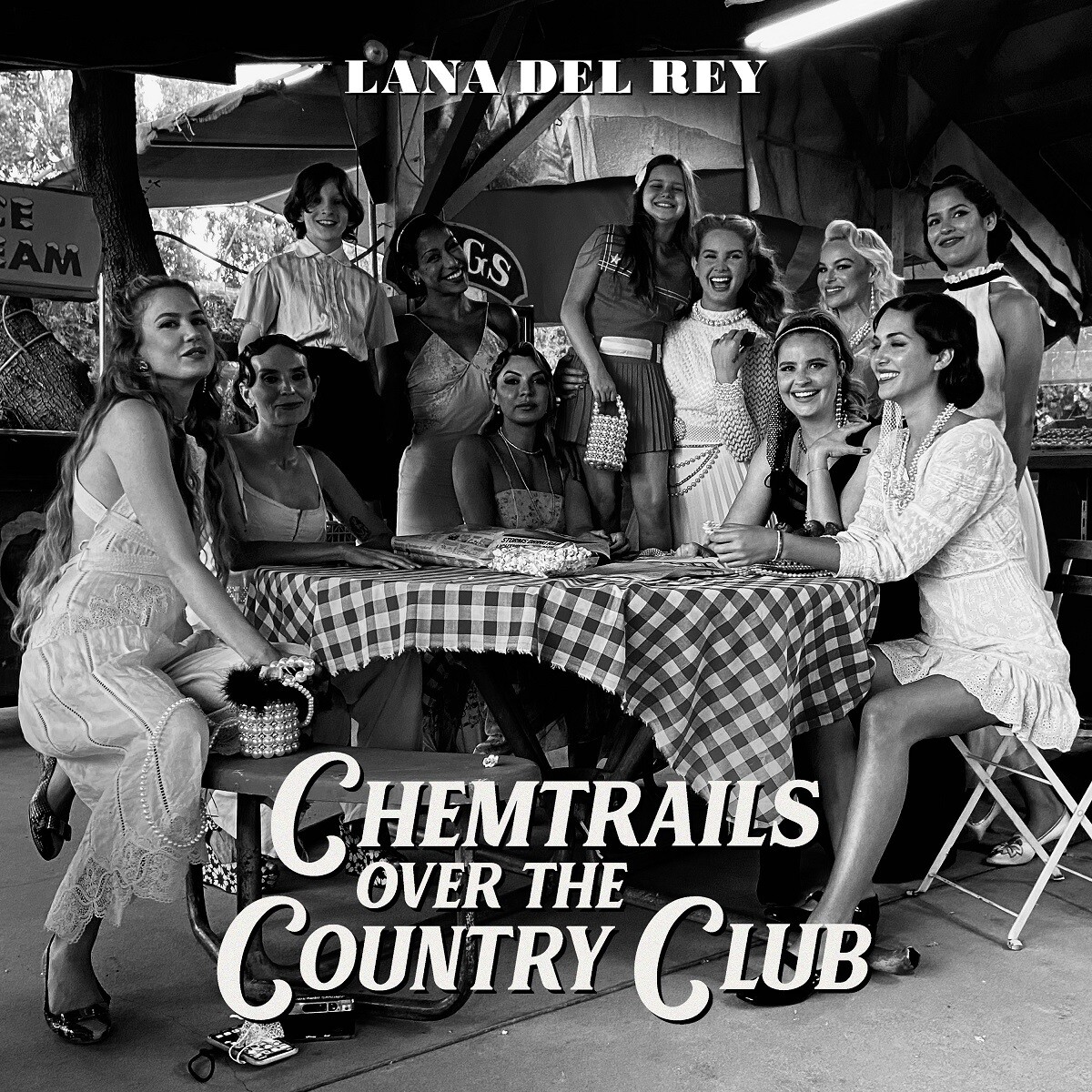 Lana Del Rey "Chemtrails Over The Country Club"