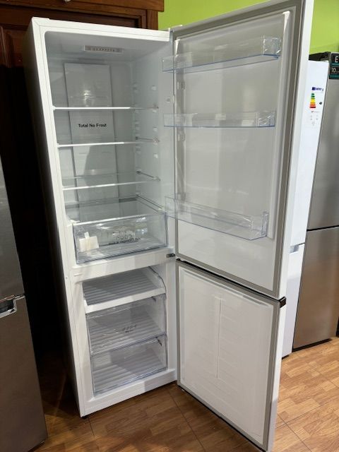 COMBI NOFROST HISENSE RB390N4AWE