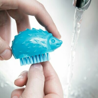 Kikkerland Hedgehog Nail Brush