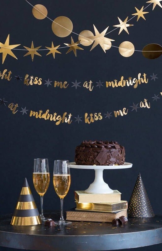 New Year&#39;s Eve Kiss Me at Midnight Banner
