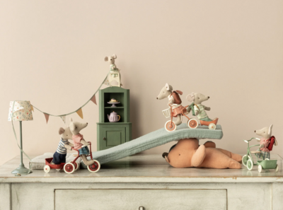 Maileg Tricycle hanger, Mouse - Coral