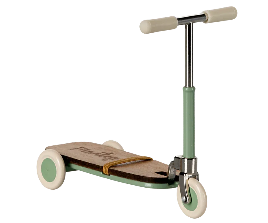 Maileg Kick board, Mouse - Mint