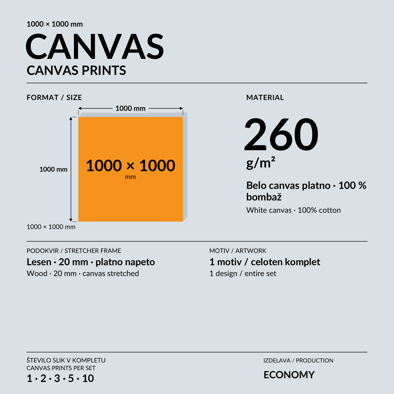 Ženska postavlja veliko kvadratno potiskano platno 100 × 100 cm ob oranžno steno nad sivo sedežno garnituro.