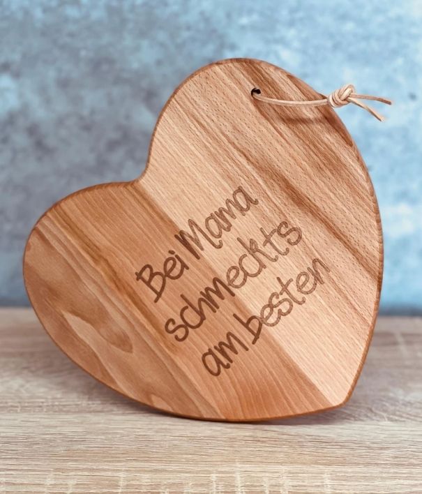 Holzbrett &quot;Bei Mama schmeckt´s am besten&quot;