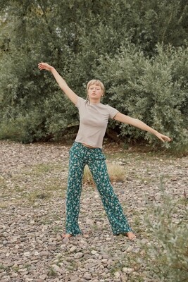wearable stories | AVAH trousers green flowers wearable stories | AVAH trousers green flowers