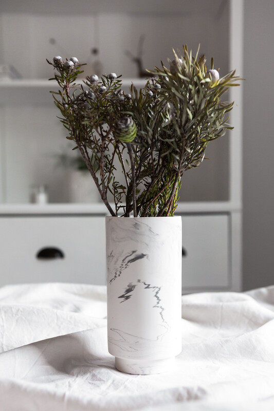 House Raccoon | Vase - White Marble 23cm House Raccoon | Vase - White Marble 23cm