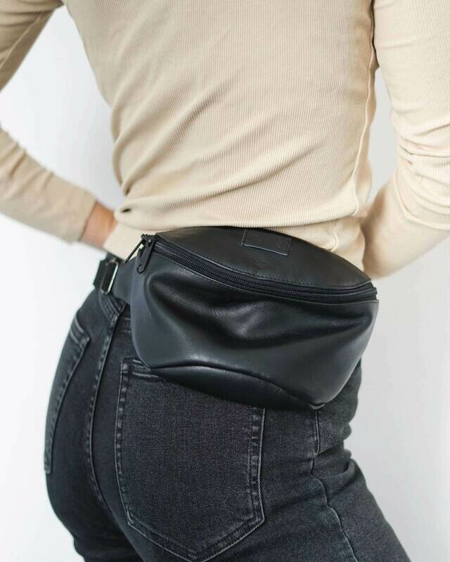 MULINU | Hipbag / cross body bag HENNES S black leather MULINU | Hipbag / cross body bag HENNES S black leather