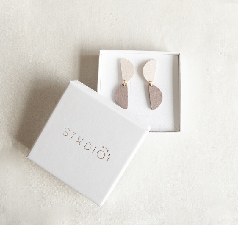 Studio Nok Nok | Pastel mauve and nude wooden earrings Studio Nok Nok | Pastel mauve and nude wooden earrings