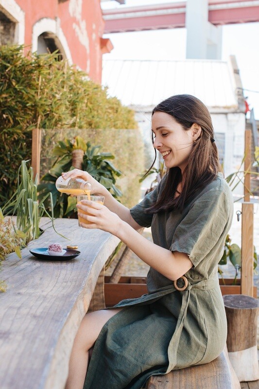 Näz | LAST ONE in L / 40 - Linen wrap dress with wooden button - Green linen Näz | LAST ONE in L / 40 - Linen wrap dress with wooden button - Green linen