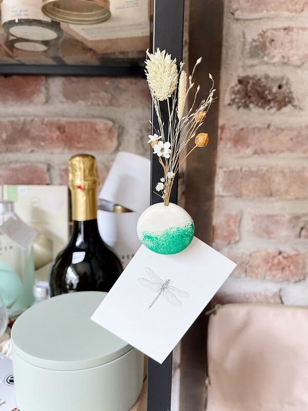 het Kollektief | Clay Magnet with dried flowers - white clay with green acryclic 