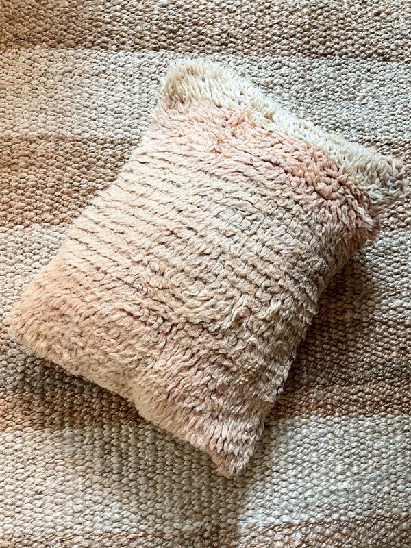 Olá Lindeza | Boujad Berber pillow Aafera - Soft peach 40 x 50cm