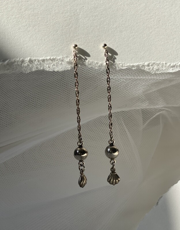 evankrumah | 925 sterling silver earrings with shell and pearl pendant