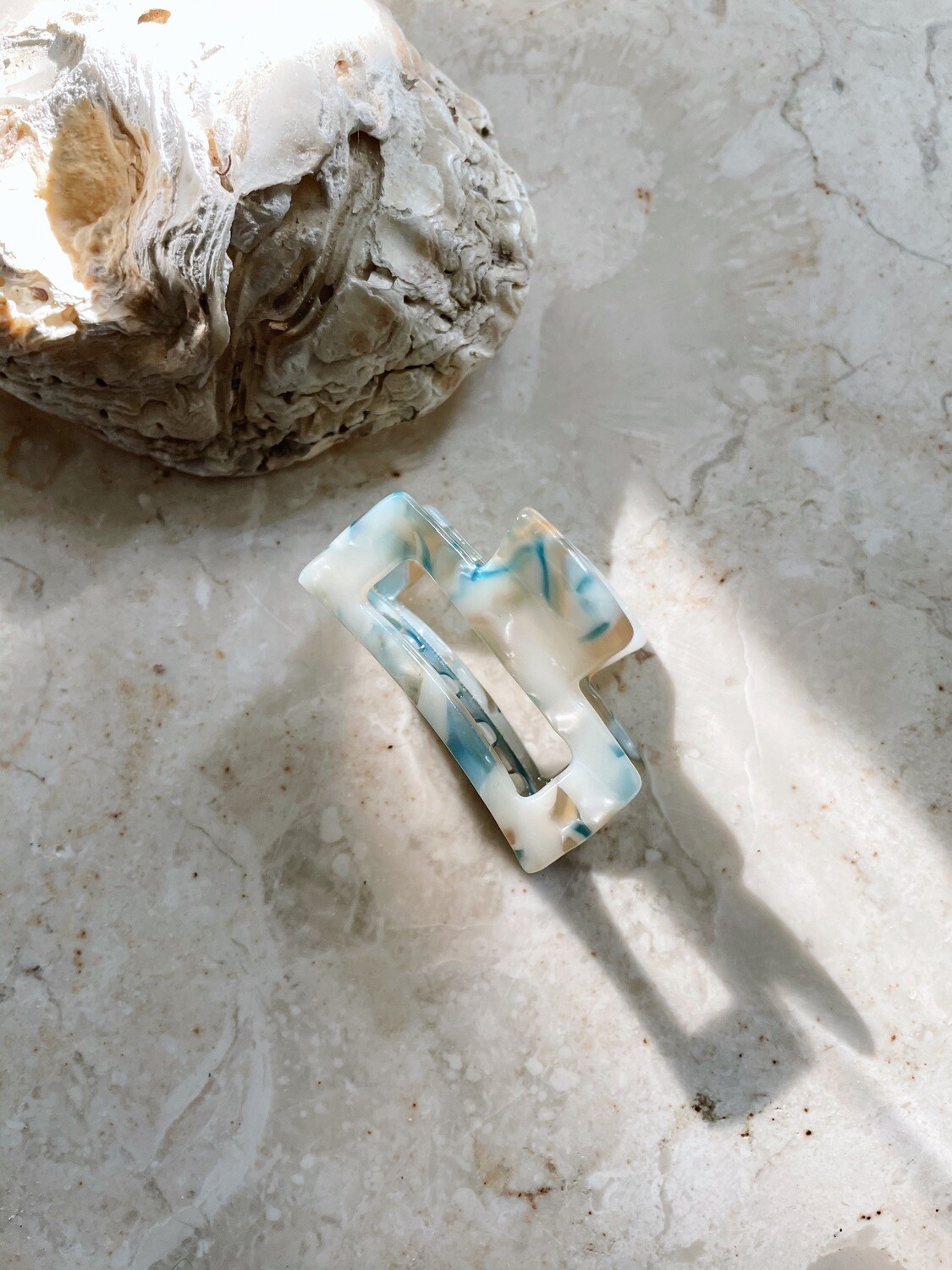 Hair clip claw 4,5cm - Ecru sandy beige and turquoise blue tortoise