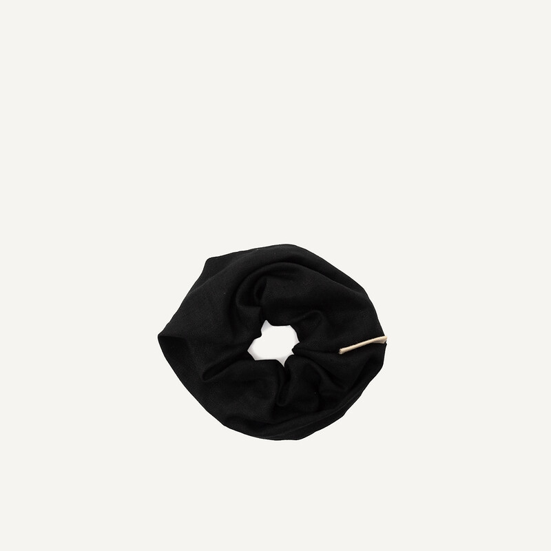 Monk &amp; Anna | Linen Scrunchies - Black - natural linen