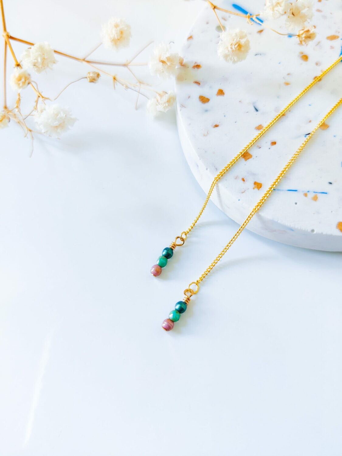 Isa & Roza | Gold ear chains with ocean blue, green and mauve pearls