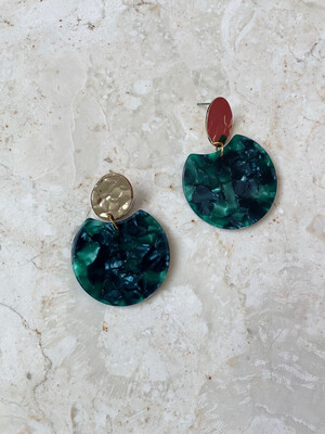 Olá Lindeza | Gold Green Tortoise Earrings