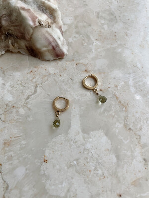 Olá Lindeza  | Gold mini hoops Olive Green glass pearls - 14k gold-plated stainless steel