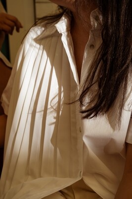 Benedita Formosinho | Oversized white Blouse - cotton and shell pearl buttons