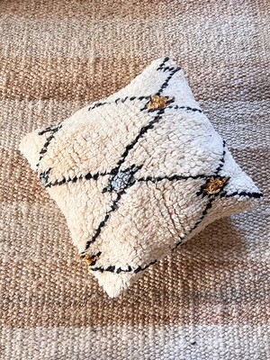 Olá Lindeza | Ula Azilal Berber pillow - natural wool and diamond geometry - 45 x 45cm