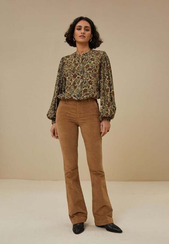 By-Bar | LAST ONE in S - Velvet Twill Pants - Cinnamon / Dry Khaki (made in Portugal) By-Bar | LAST ONE in S - Velvet Twill Pants - Cinnamon / Dry Khaki (made in Portugal)