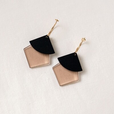 Studio Nok Nok | Gold hoop earrings with transparent smokey and black pendant