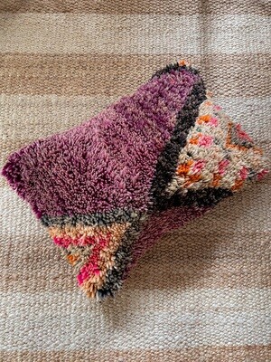 Olá Lindeza | Boujad Berber pillow 60x40cm wool - Double sided/reversible - wool mauve wine orange pink black and grey