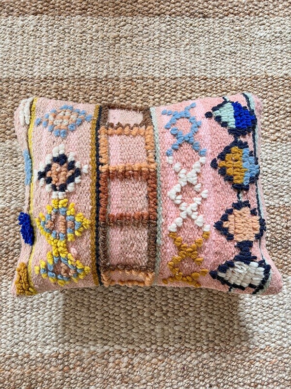 Olá Lindeza | Flatweave pillow pink with colorful geometry blue brown - 40 x 50 cm - natural wool - Reversible