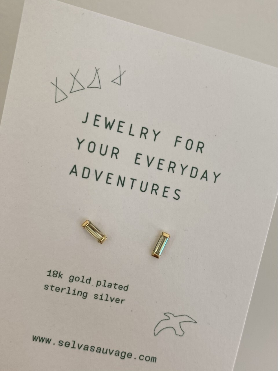 Selva Sauvage | Golden earstuds zircon olive green - 18k gold plated 925 sterling silver (a pair or a single)