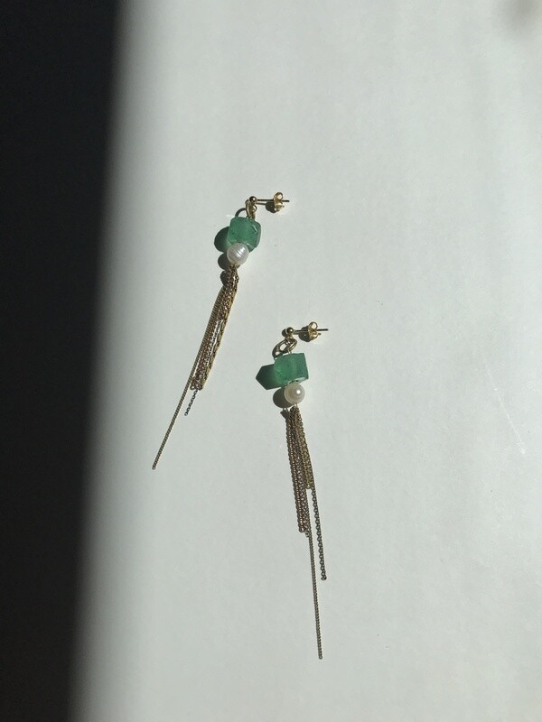 evankrumah | Gold earrings with green glass and Keshi pearls - 333 Gold and 24k gold-plated 925 sterling silver
