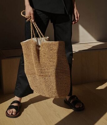 Monk & Anne | Tsue straw bag dunes - natural straw and inside pocket with zipper