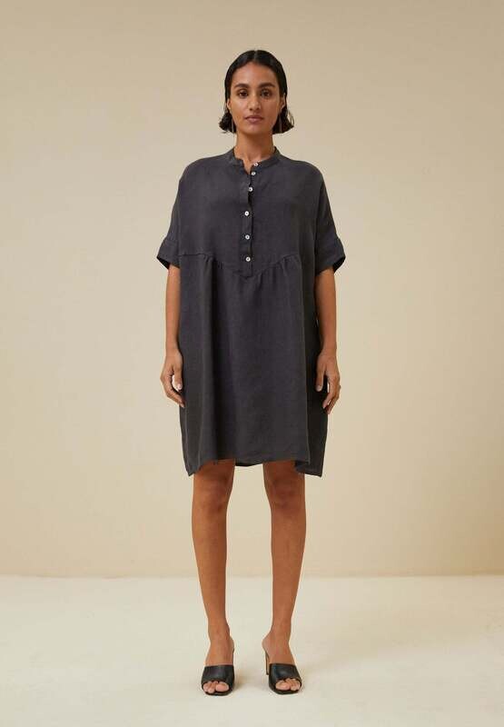 By-Bar | LAST ONE in M - Linen dress with natural shell buttons - jet black - made in Italy By-Bar | LAST ONE in M - Linen dress with natural shell buttons - jet black - made in Italy