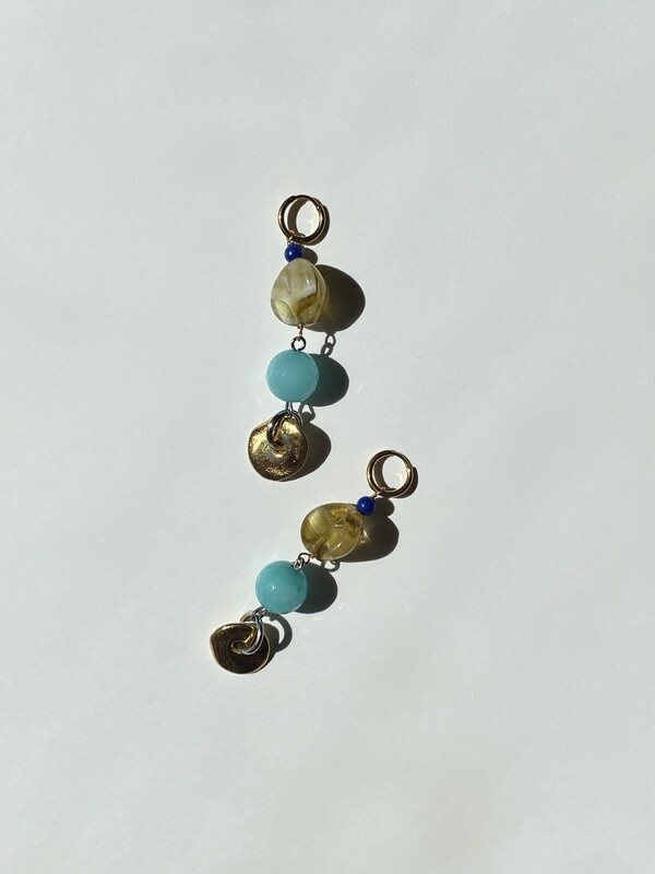 evankrumah | Gold mini hoops with lapis lazuli, murano glass, amazonite and gold vintage discs - handmade in Cologne