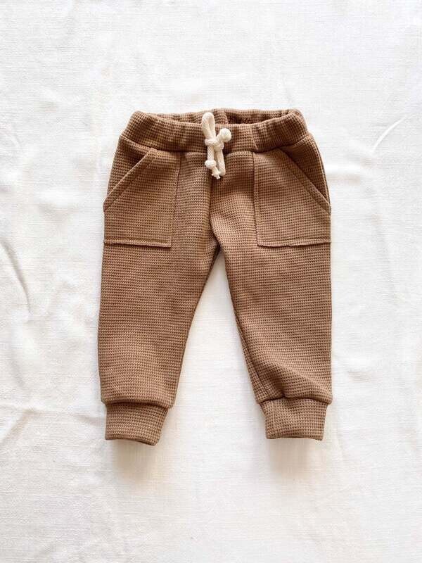 Petite | Sweatpants cotton waffle hazelnut brown - 1-4 years - Made in Slovenia
