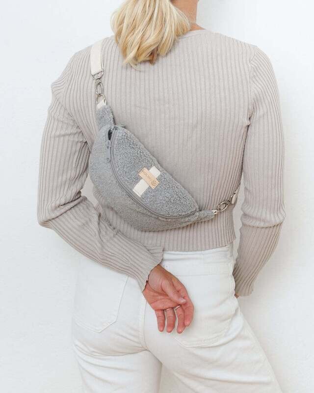 MULINU | Crossbody bag / Hip bag Hennes - Teddy light grey MULINU | Crossbody bag / Hip bag Hennes - Teddy light grey