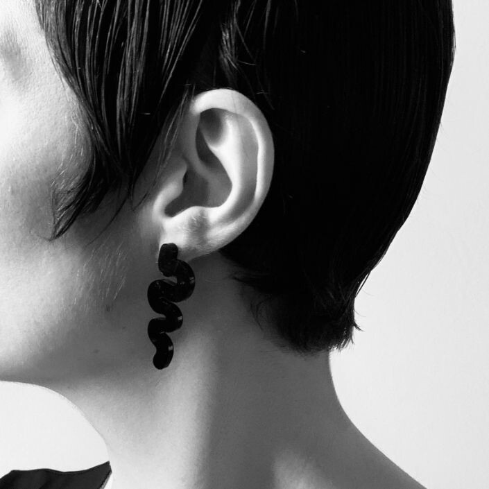 Mimimono | Earrings black line - recycled greencast acrylic - handmade in Amsterdam