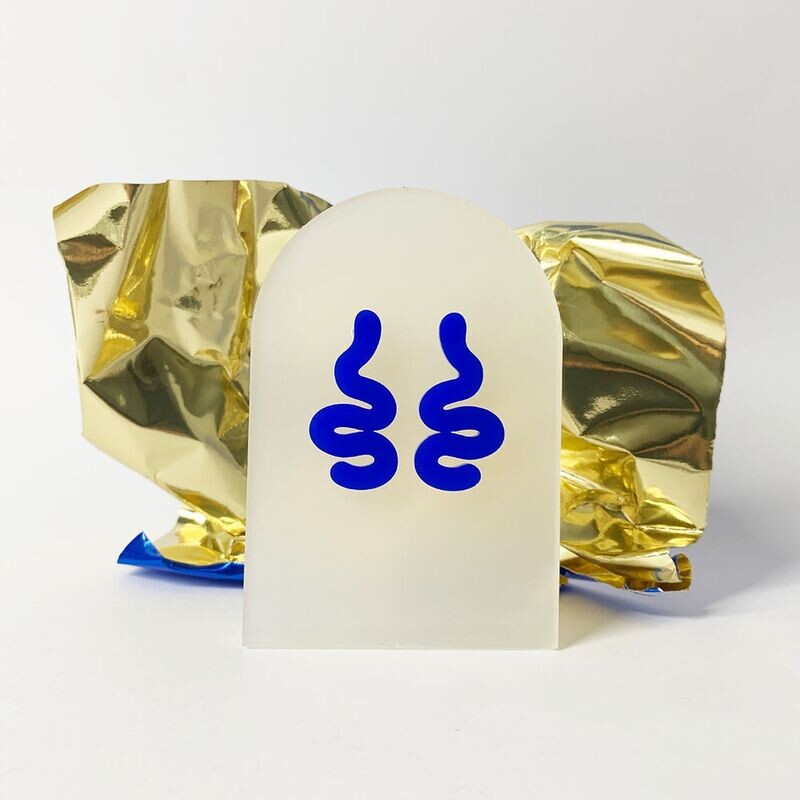 Mimimono | Earrings blue line - recycled greencast acrylic - handmade in Amsterdam