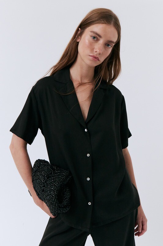 amt. Studio | Orchid Shirt black - Lyocell (Tencel) - made in Spain amt. Studio | Orchid Shirt black - Lyocell (Tencel) - made in Spain